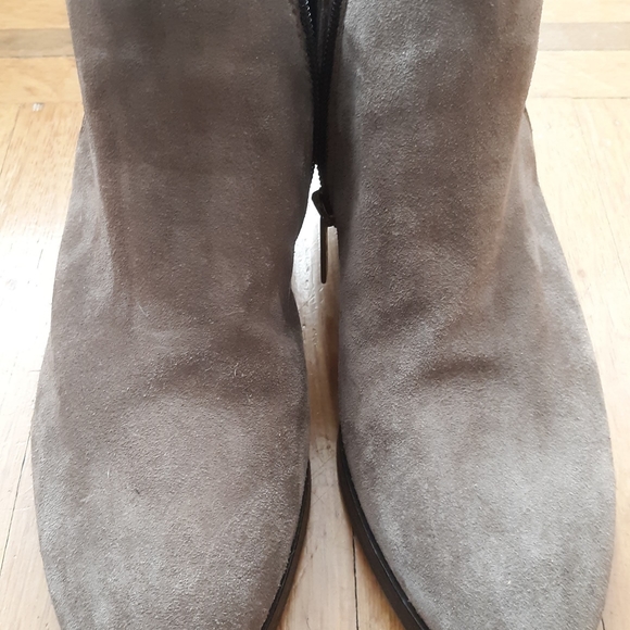 Aquatalia Women's Grey Ankle Booties Low Heel 6.5 - Picture 7 of 8